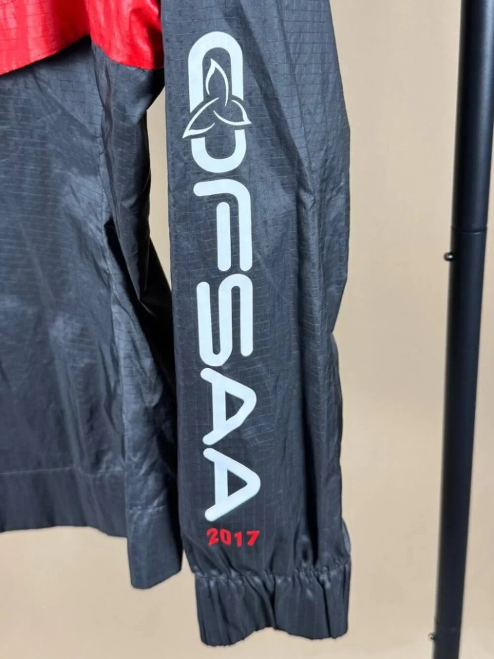 Nike CJSAA 2017 Red Black Hooded Windbreaker Jacket Women’s Size Small - Picture 7 of 14